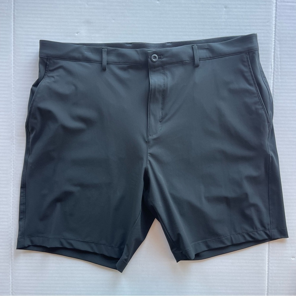 Greg Norman Men Golf Shorts 19”  Size 38